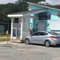 Oak Island Deli outside