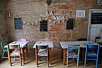 La Vida Cafeteria inside