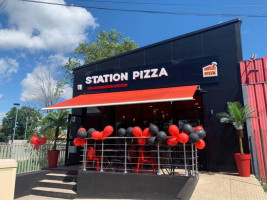 Station Pizza outside