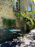 L'École Buissonnière, Café Des Arts inside