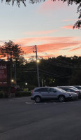 Richardson's Ice Cream outside