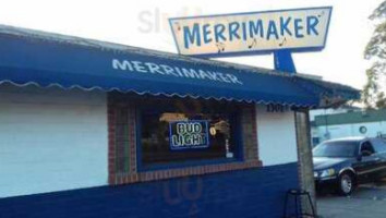 Merri Maker outside