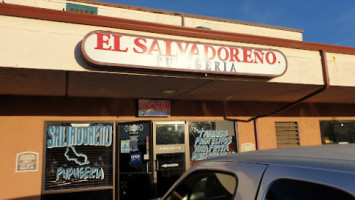 El Salvadoreno Pupuseria outside