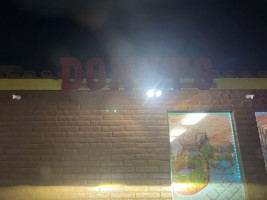 Rocky's Donut House outside