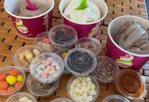 Menchie's Frozen Yogurt food