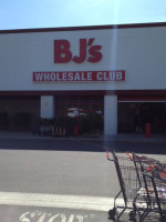 Bj's Wholesale Club outside