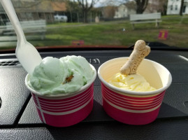 Garside's Ice Cream outside