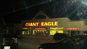 Giant Eagle Bakery outside