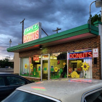 The Same Good Donuts outside