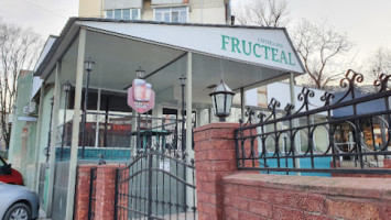 Fructeal outside