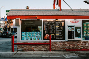 B B Donuts outside