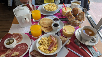 Au Coin Des Halles food