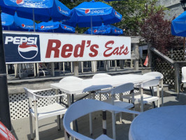 Red's Eats inside