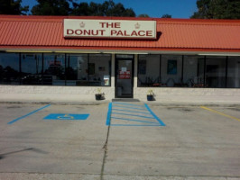 Donut Palace outside