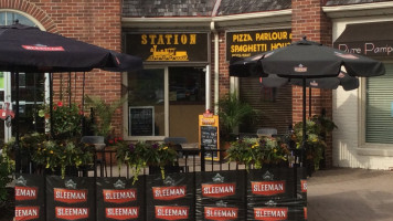 Station Pizza Parlour & Spaghetti House outside