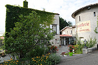 Hostellerie Le Petit Bonneval outside