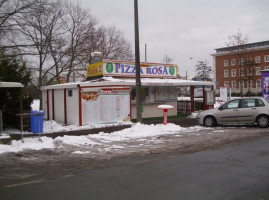 Pizza Rosa outside