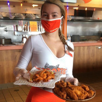 Hooters food