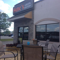 Herc's Greek Eatery food