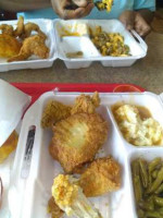 Lee's Famous Recipe Chicken food