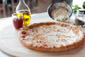 Rovente Pizza food