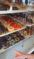 Winchell's Donut House inside