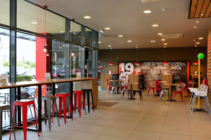 Pizza Hut Alverca Park inside