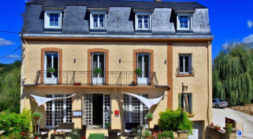 Le Lascaux Hotel - Restaurant outside