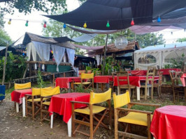 La Petite Guinguette De Saint-leon -sur-vezere inside