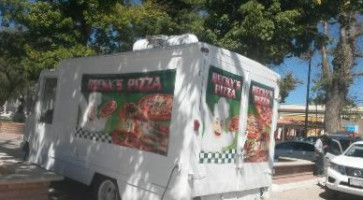 Beckys Pizza outside