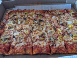 Deroma's Pizzeria food