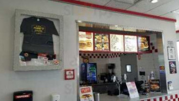 Tommy's Original World Famous Hamburgers food