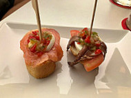 Pincho J food