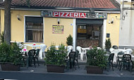 Pizzeria Vecchia Stazione inside