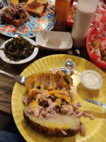 Fred Cotten's Landmark Bbq food