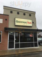 Quiznos outside