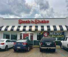 Steak 'n Shake outside