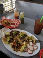 Taqueria El Grullense food