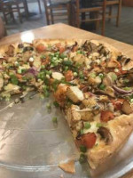 Round Table Pizza food