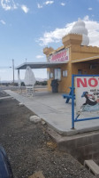 Seemoore's Ice Cream outside