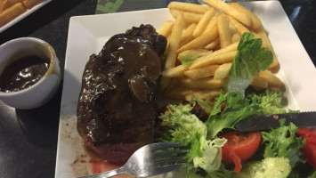 Sporties Steak Grill food