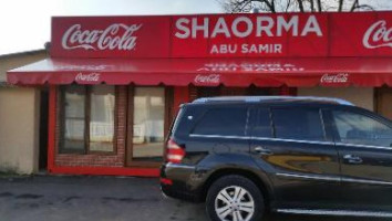 Abu Samir Shaorma outside