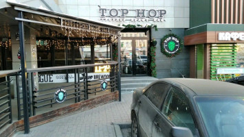 Top Hop outside