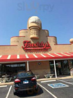 Freddy's Frozen Custard Steakburgers outside