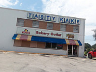 Flowers Bakery Outlet Wonder Bread Tastykake outside