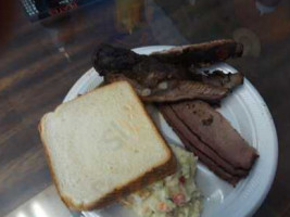 Petty's Bbq food