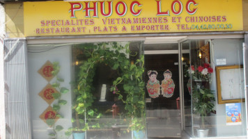 Phuoc Loc outside