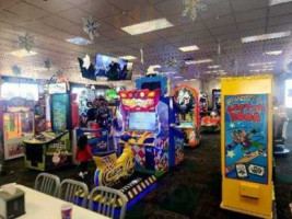 Chuck E. Cheese food