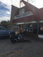 Presley's Drive In outside