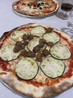 Trattoria Pizzeria Tony E Max food